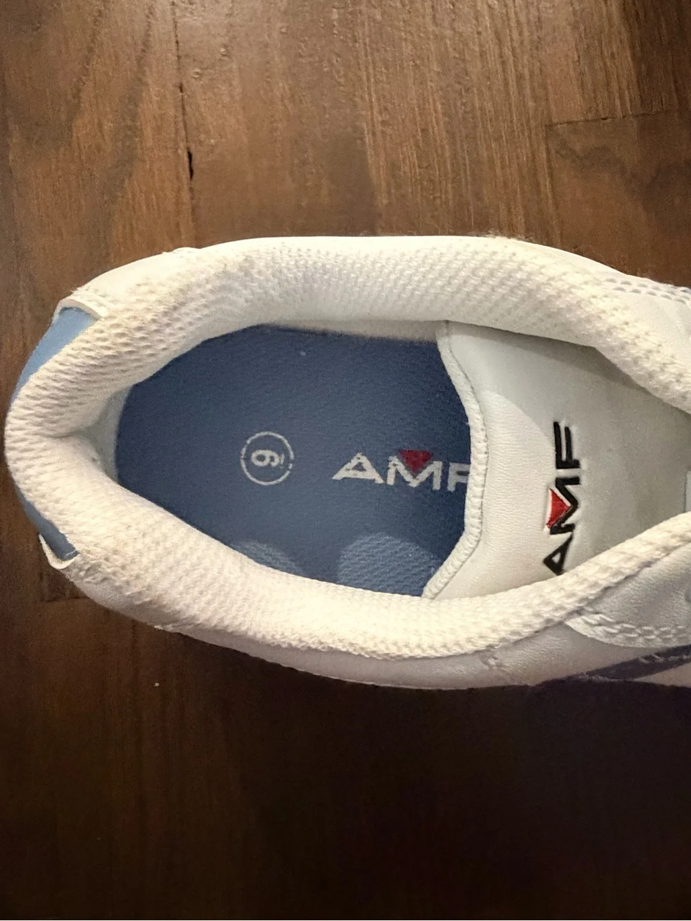 AMF Dunlop Sport Bowling Shoes, White w Blue Stripes— Size 9- Great Soles!